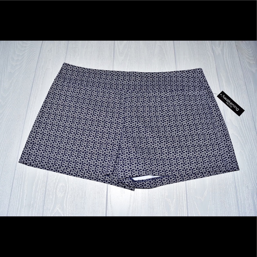 COPY - AWAKENING SUMMER GEOMETRIC CASUAL SHORTS SIZE XPL